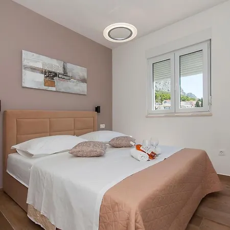 & Luxury Penthouse Omis Apartment *