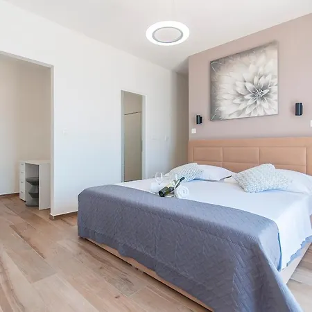 & Luxury Penthouse Omis Apartment *