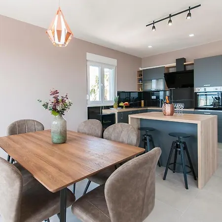 & Luxury Penthouse Omis Apartman Duce