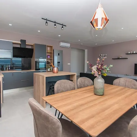 Apartment & Luxury Penthouse Omis *