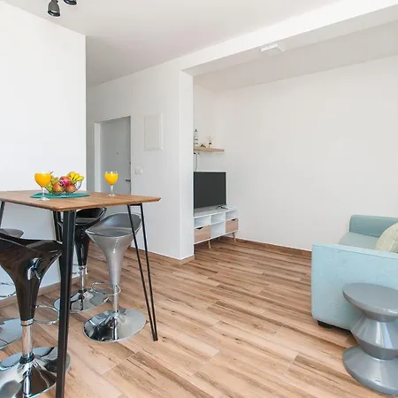 & Luxury Penthouse Omis Duce