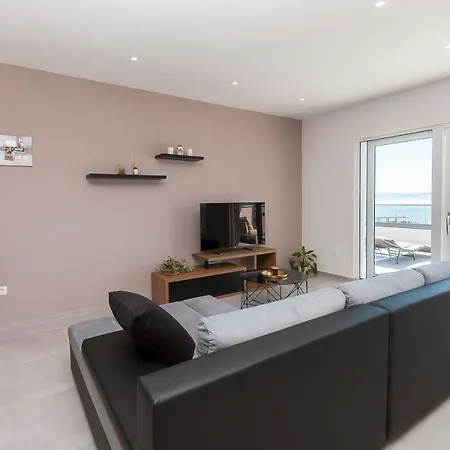 & Luxury Penthouse Omis Duce