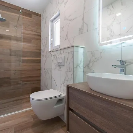 & Luxury Penthouse Omis Duce