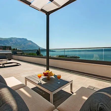 Apartment & Luxury Penthouse Omis *