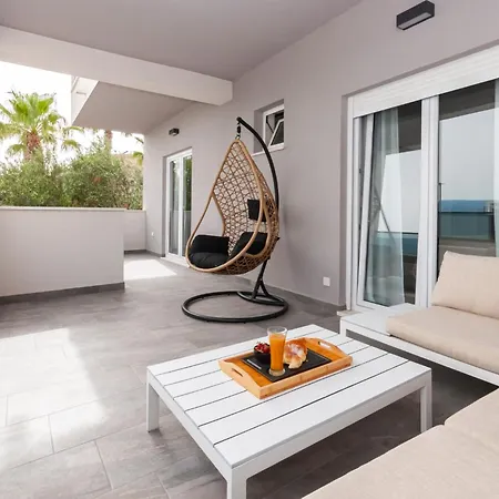 & Luxury Penthouse Omis Apartment *